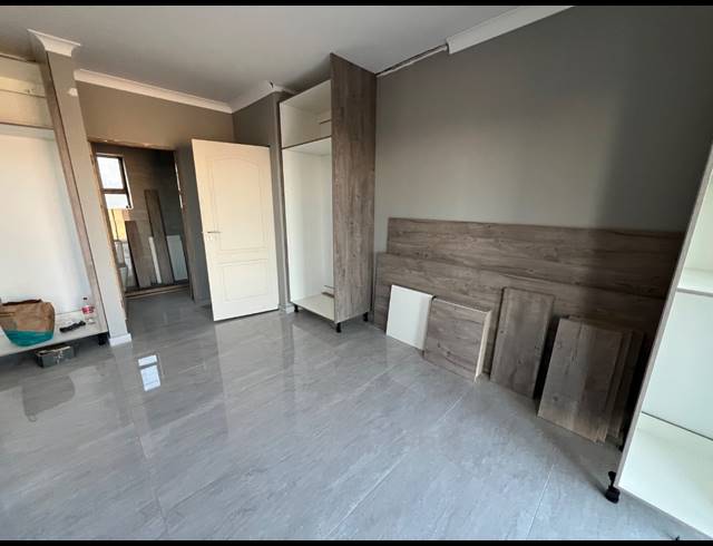 4 BEDROOM TOWNHOUSE FOR SALE IN STERPARK